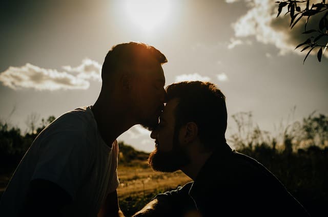 deux hommes couple homosexuel